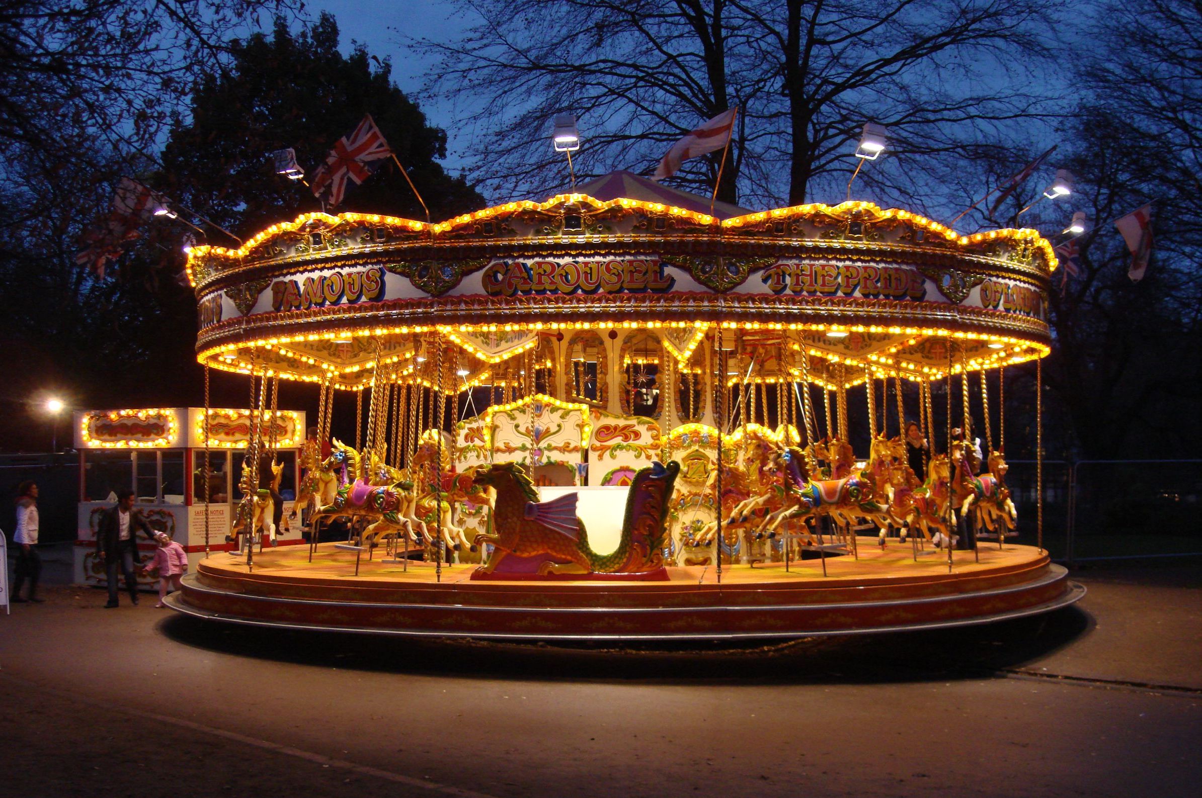 2-Carousel_at_Hyde_Park